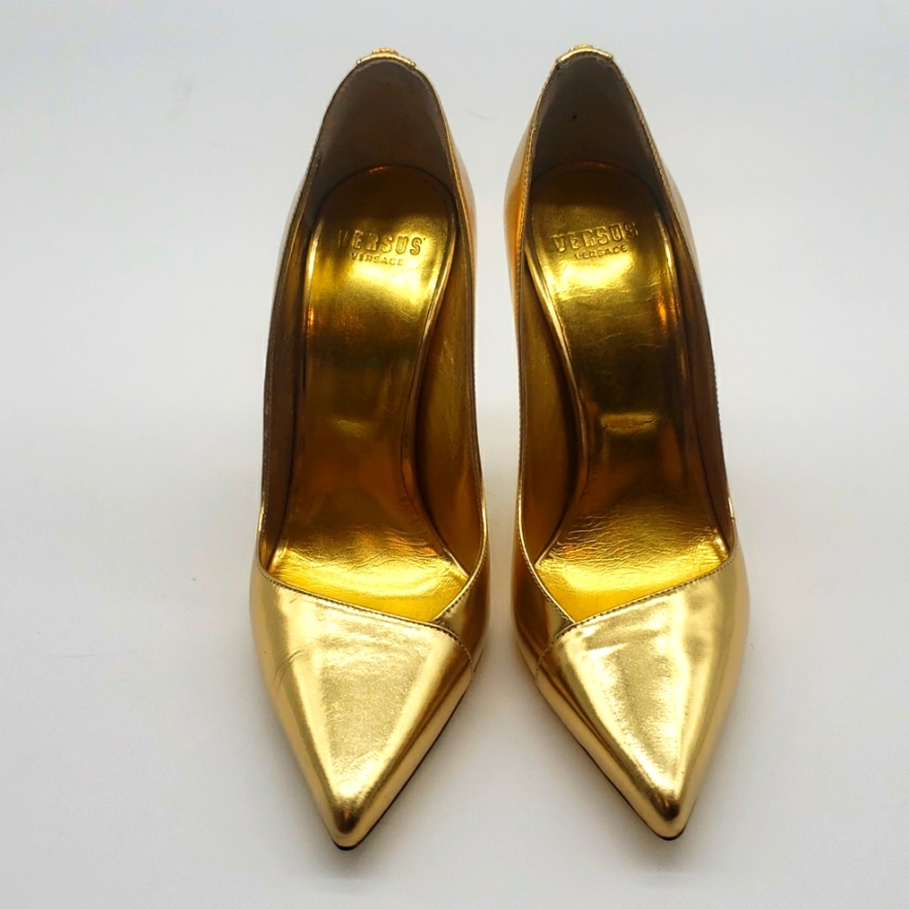 VERSUS VERSACE GOLD 3 1/2 INCH HEELS SIZE 39 COLOR GOLD 100% AUTHENTIC NEW